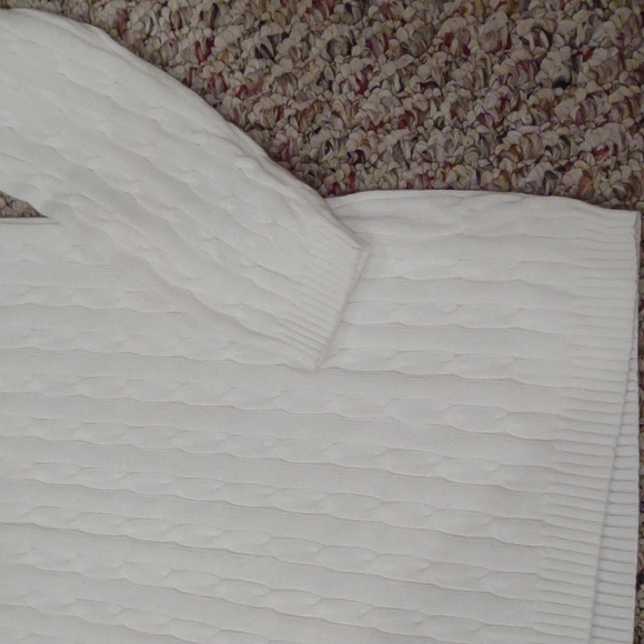 Like new condition snow white cable knit sweater. AUR name brand, sz M. - Picture 2 of 3